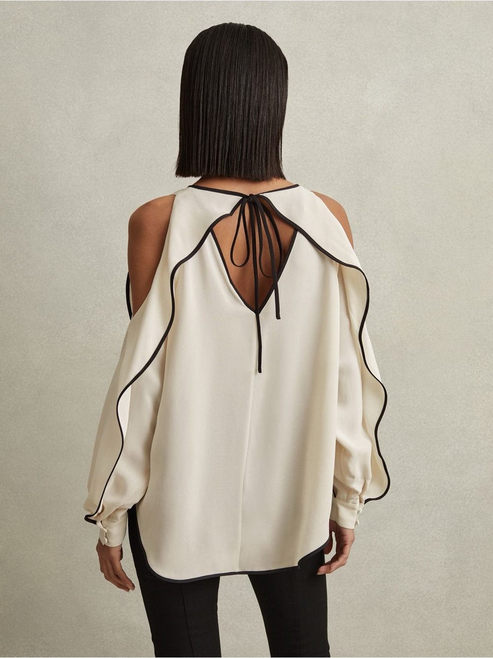 NWOT Reiss Daria Blouse with Black Piping and Cold-Shoulder Detail Size 4